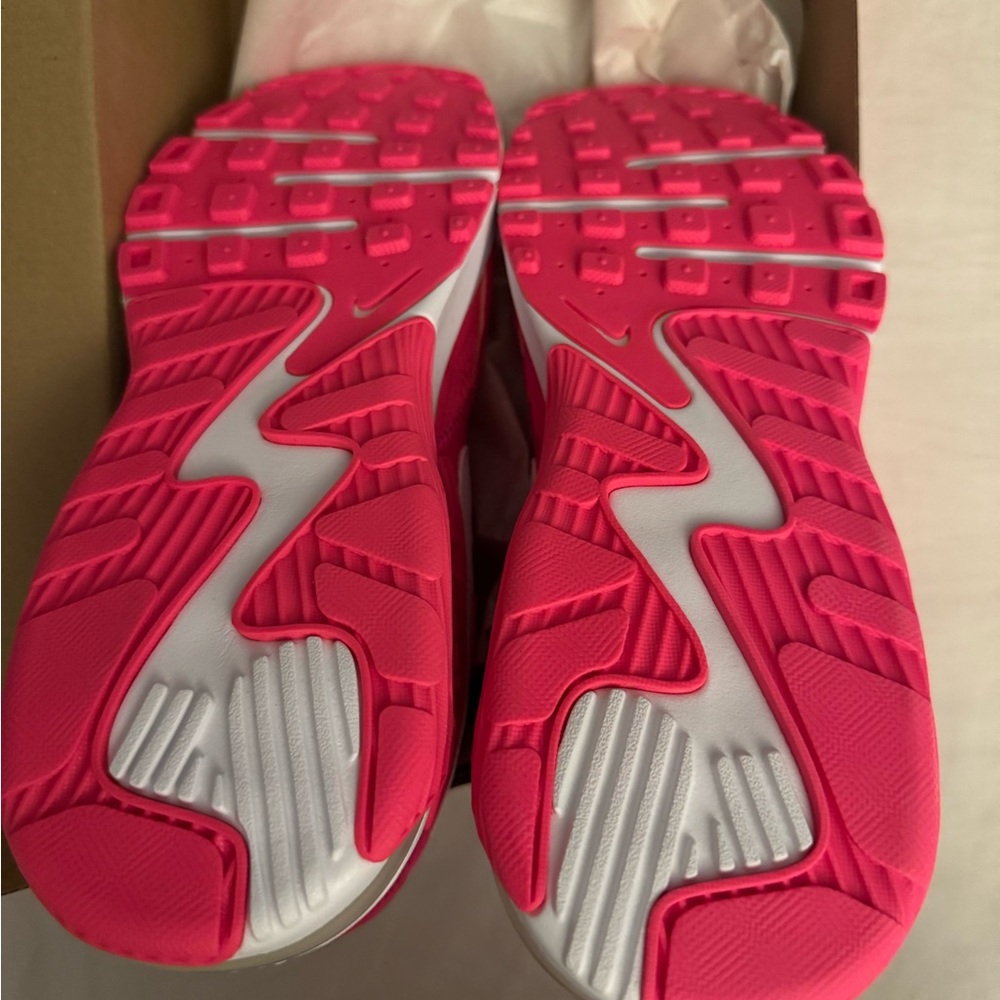 New Nike Women's Hot Pink Air Max Excee Sneakers - Picture 4 of 7